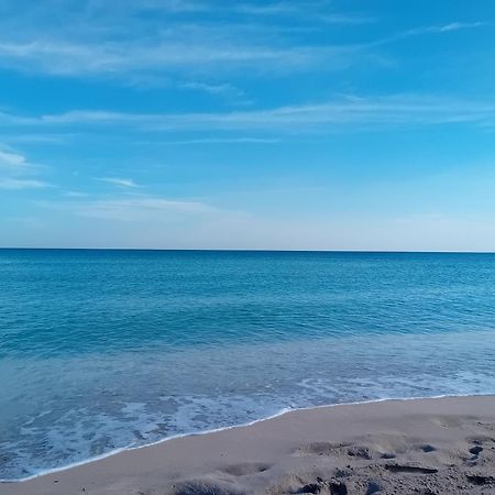 La Boutique Sul Mare Apartment Мондело Екстериор снимка
