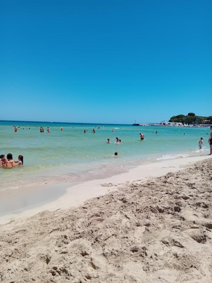 La Boutique Sul Mare Apartment Мондело Екстериор снимка