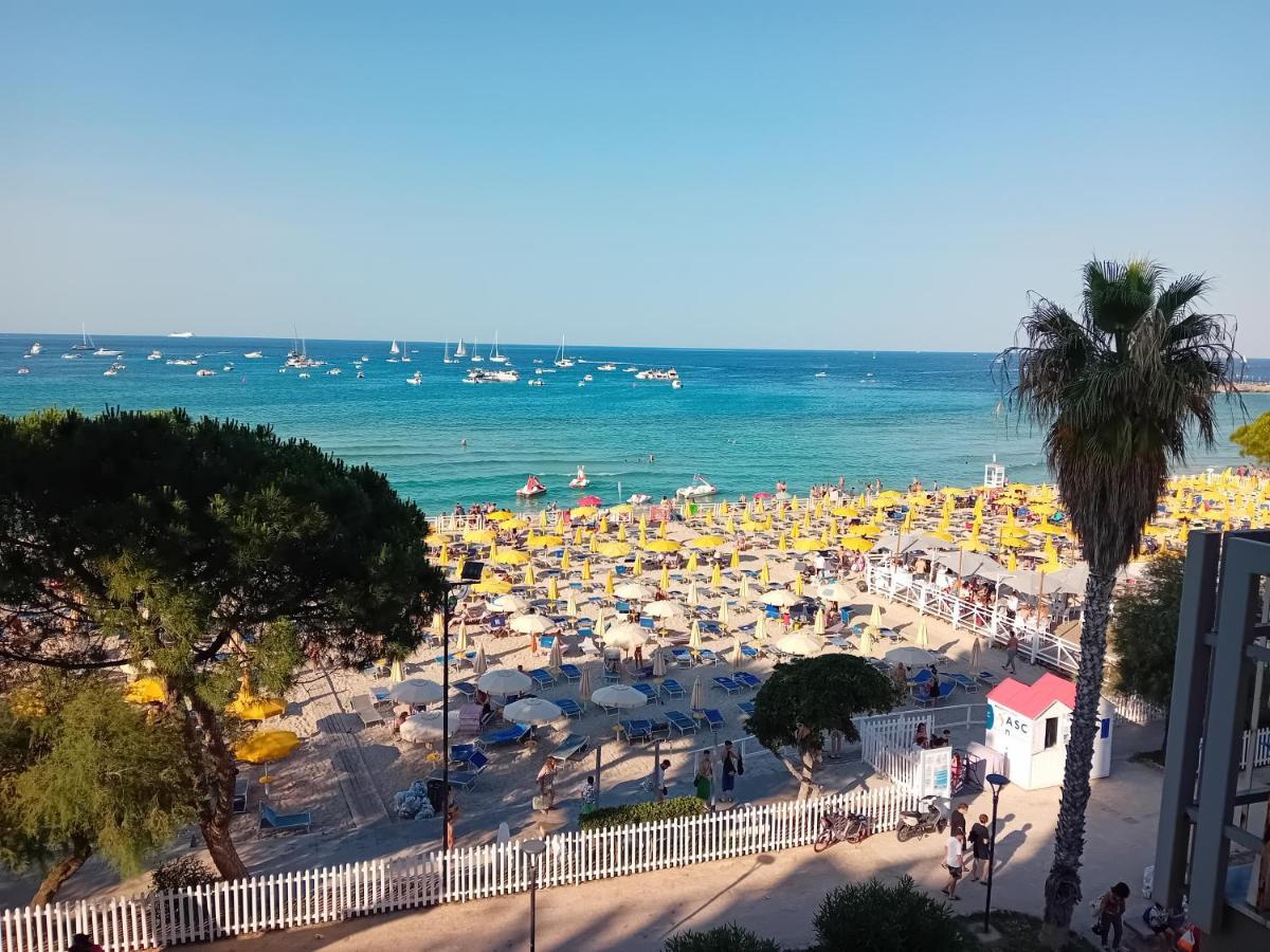 La Boutique Sul Mare Apartment Мондело Екстериор снимка