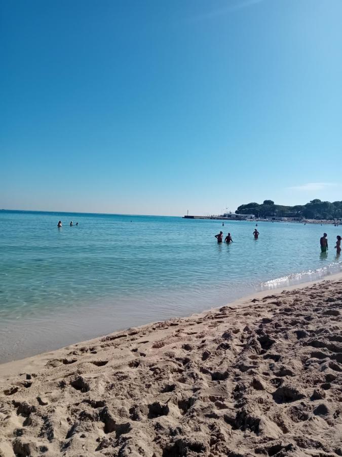 La Boutique Sul Mare Apartment Мондело Екстериор снимка
