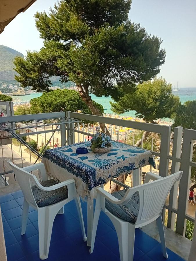 La Boutique Sul Mare Apartment Мондело Екстериор снимка
