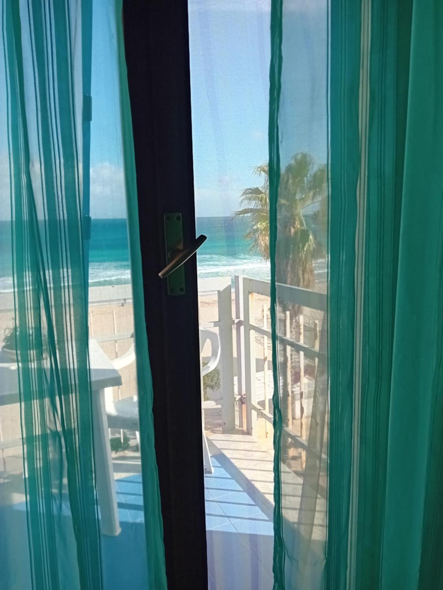 La Boutique Sul Mare Apartment Мондело Екстериор снимка